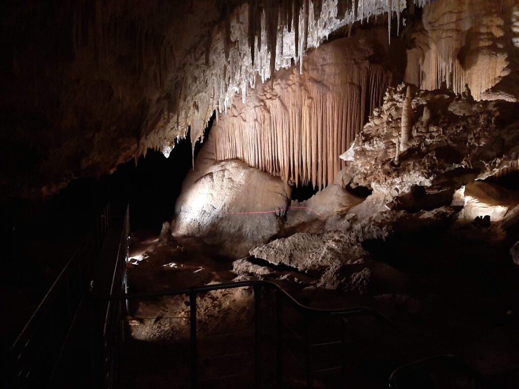 Jewel Cave (1)