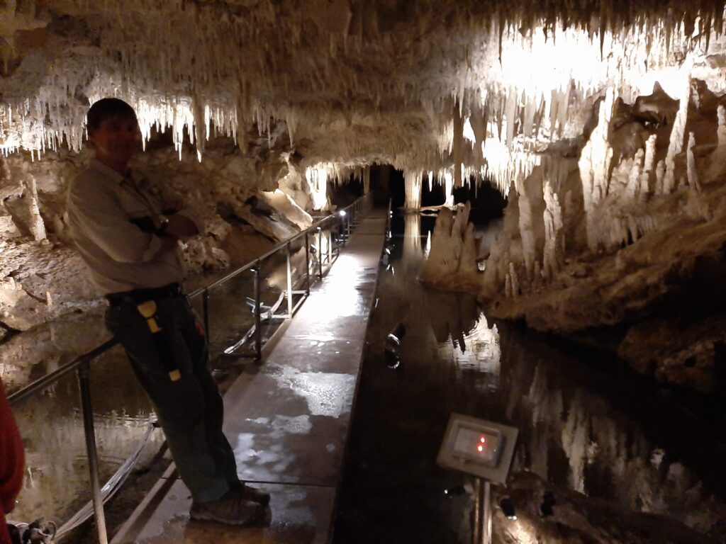Lake Cave (3)