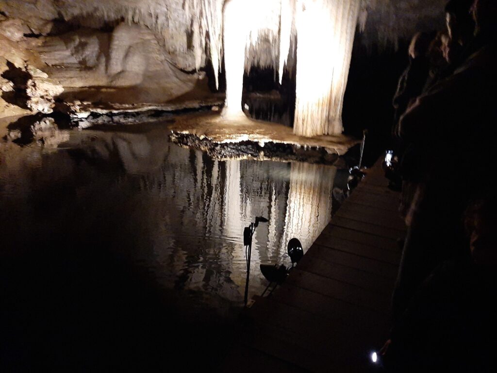 Lake Cave (4)