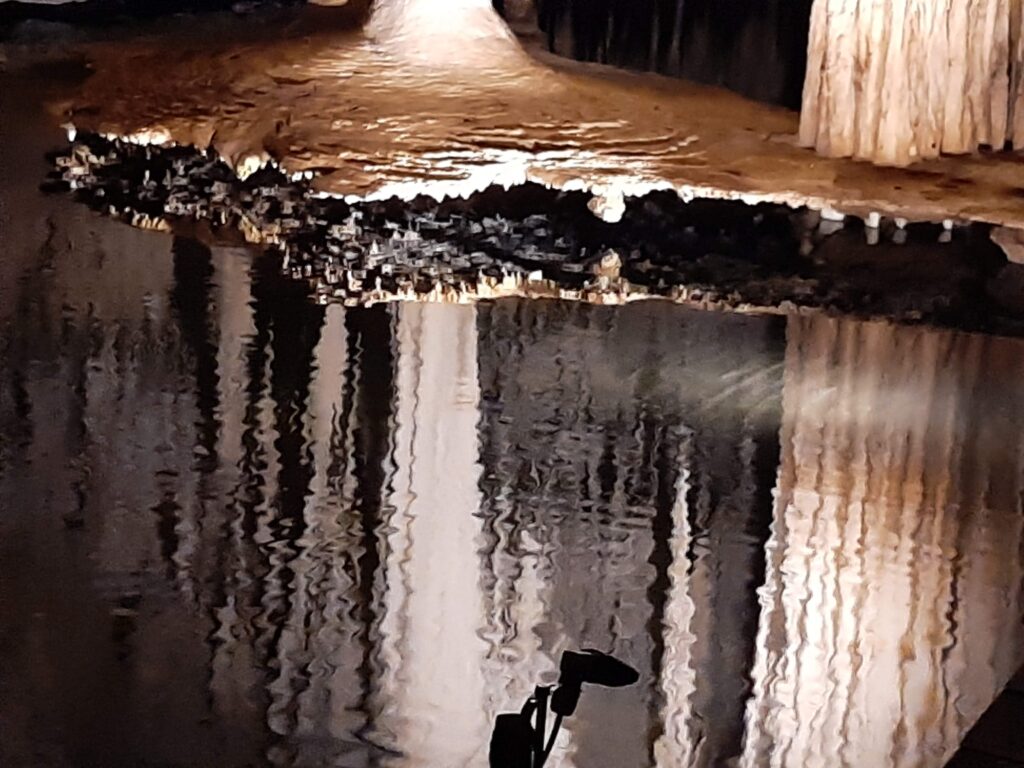 Lake Cave (5)